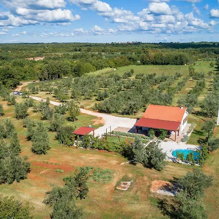 Дом отдыха 2 Bedroom Awesome In Пула