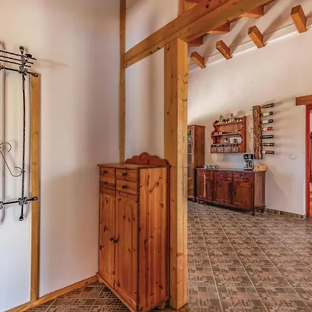 2 Bedroom Awesome In Hébergement de vacances *