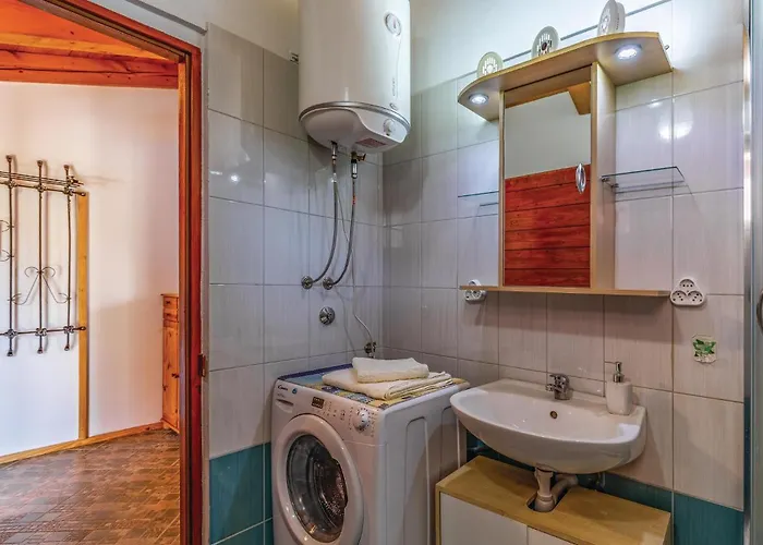 Dom wakacyjny 2 Bedroom Awesome In