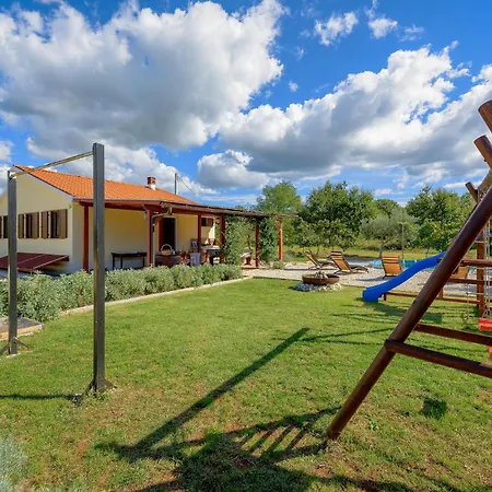 2 Bedroom Awesome In Holiday home