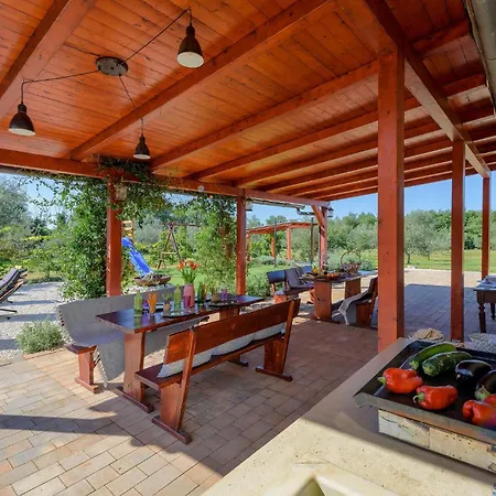 2 Bedroom Awesome In Holiday home