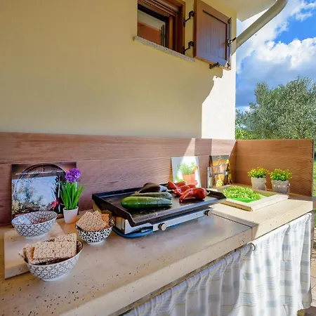 Holiday home 2 Bedroom Awesome In Pula