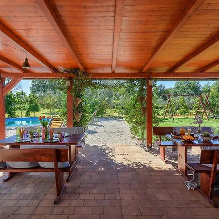 Holiday home 2 Bedroom Awesome In Pula